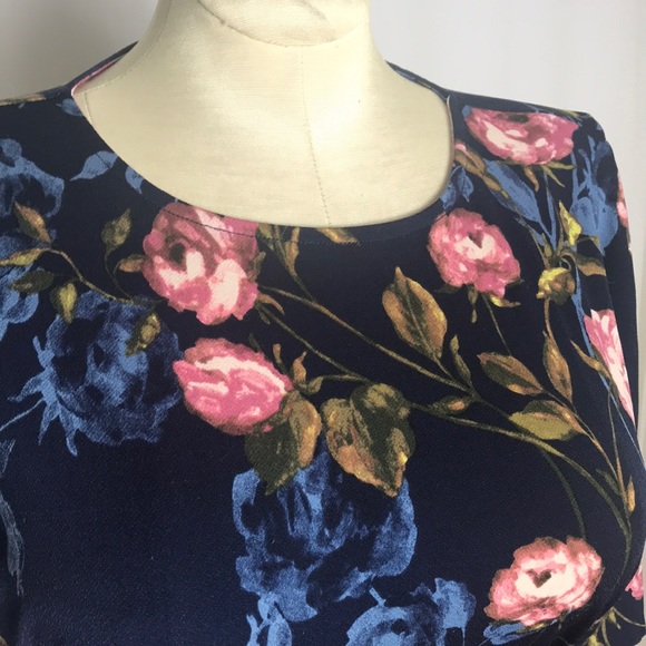 🌻 3/25 🌻 Motherhood Maternity Navy Floral Blouse - Picture 2 of 7